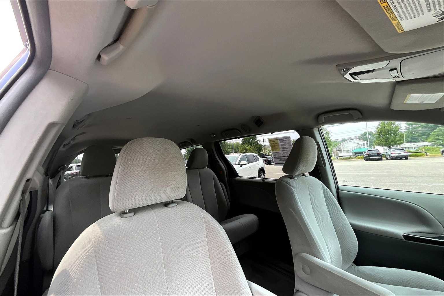 2013 Toyota Sienna LE - Photo 23