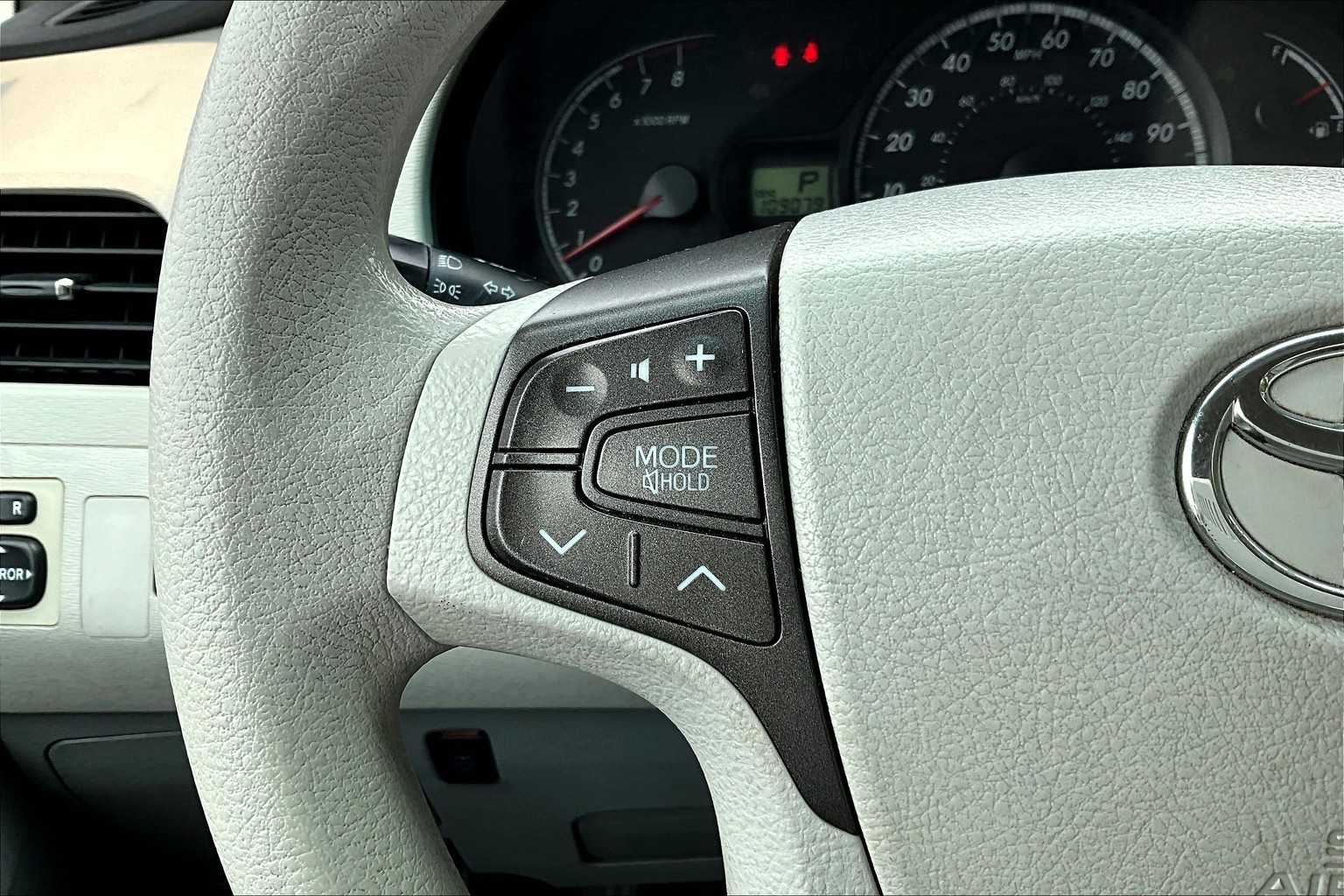 2013 Toyota Sienna LE - Photo 24