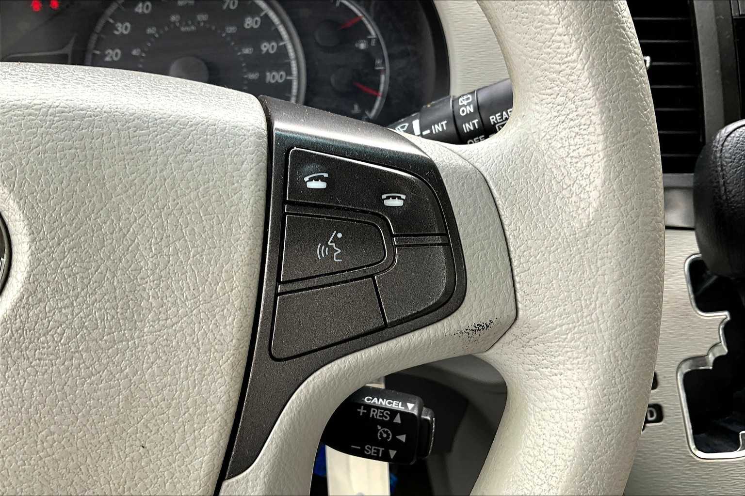 2013 Toyota Sienna LE - Photo 25