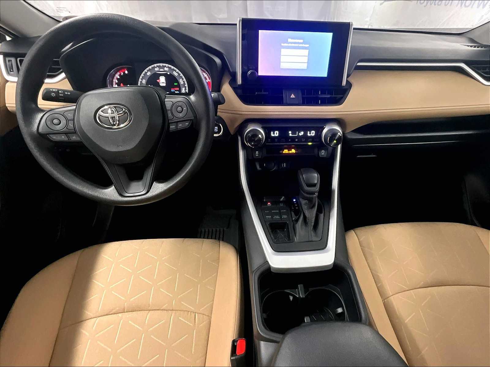 2025 Toyota RAV4 XLE - Photo 12