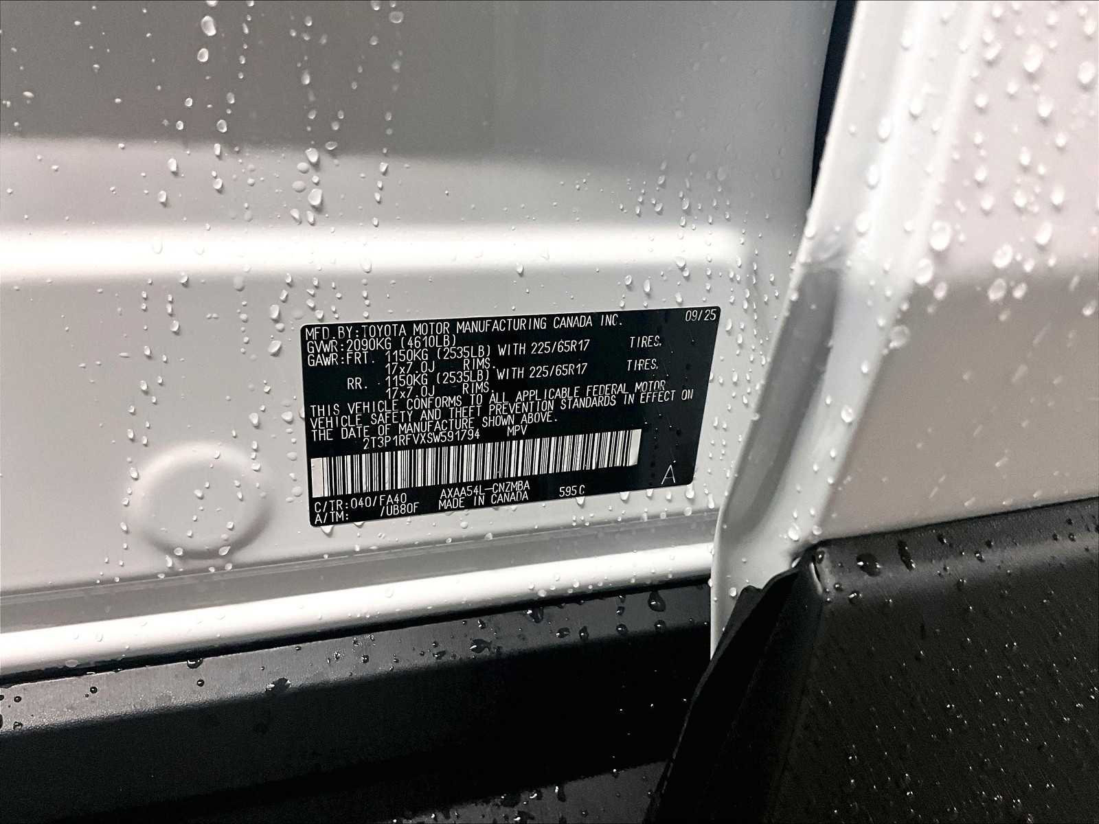 2025 Toyota RAV4 XLE - Photo 17