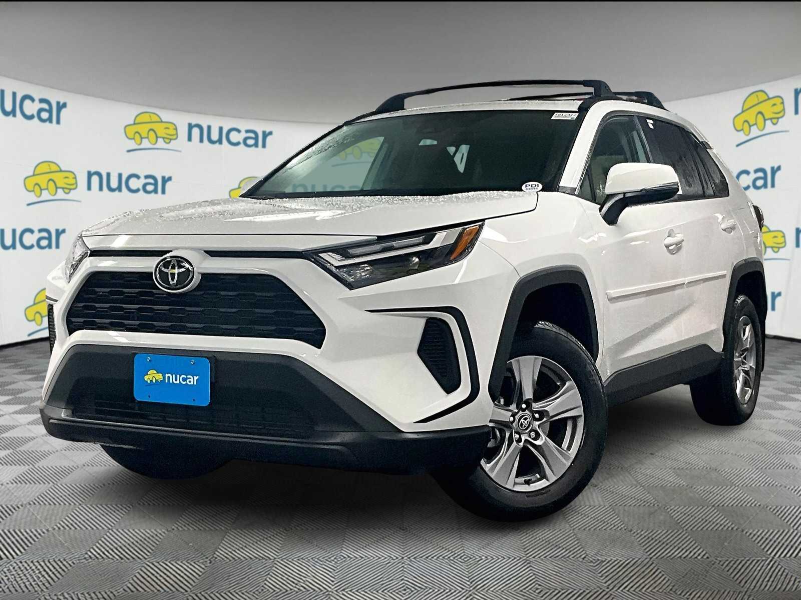 2025 Toyota RAV4 XLE - Photo 4