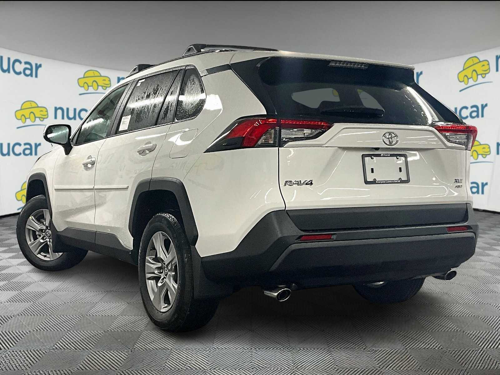 2025 Toyota RAV4 XLE - Photo 5