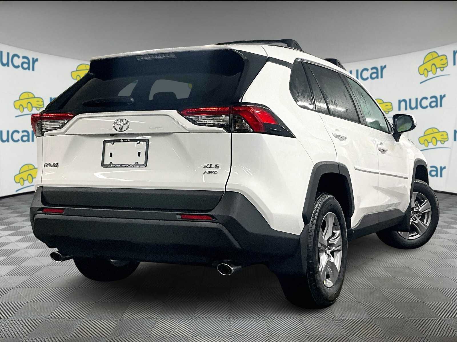 2025 Toyota RAV4 XLE - Photo 7