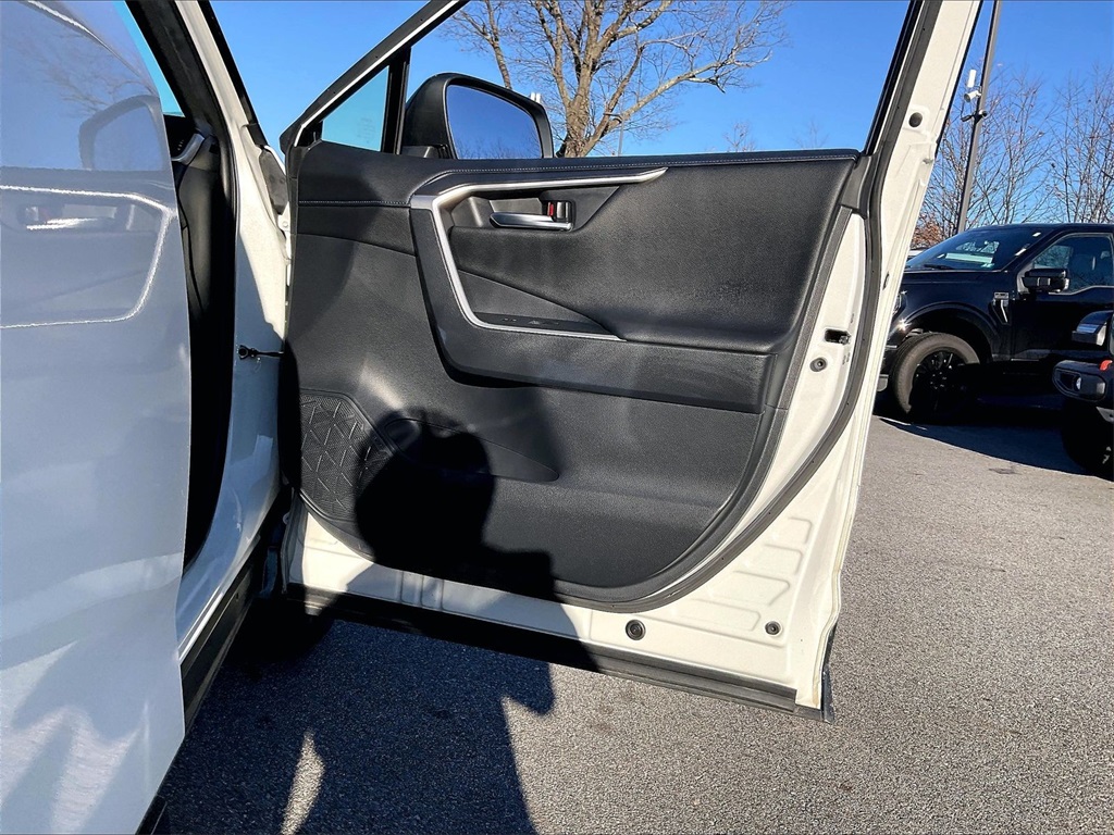 2019 Toyota RAV4 Hybrid XSE - Photo 11