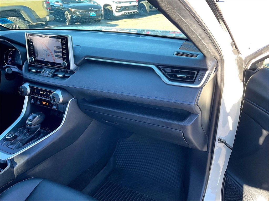 2019 Toyota RAV4 Hybrid XSE - Photo 12