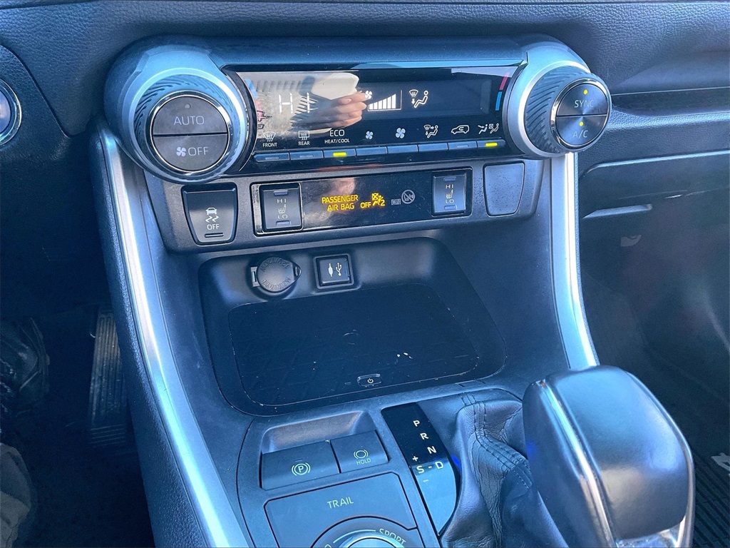 2019 Toyota RAV4 Hybrid XSE - Photo 25