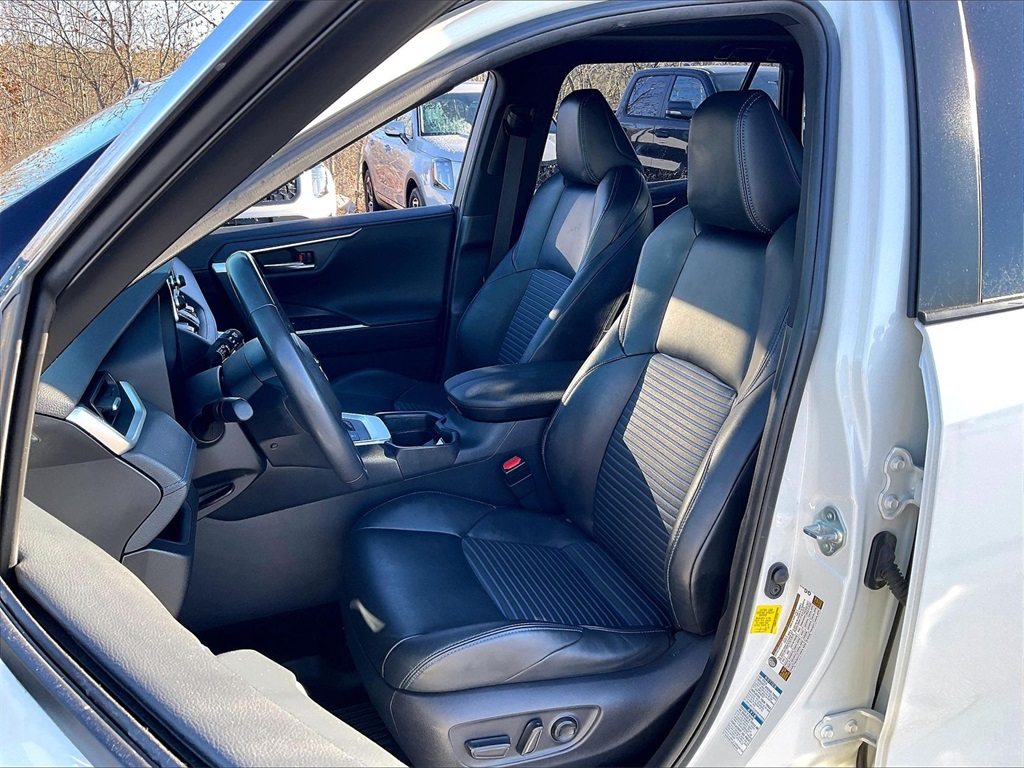 2019 Toyota RAV4 Hybrid XSE - Photo 9