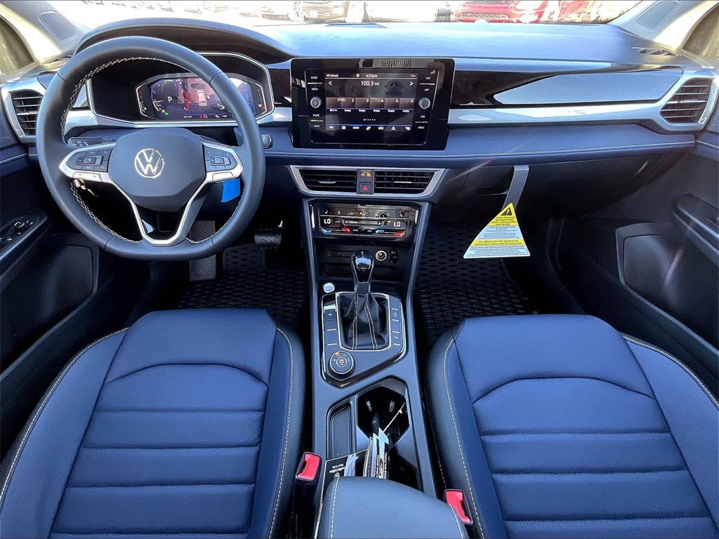 2025 Volkswagen Taos 1.5T SEL - Photo 12