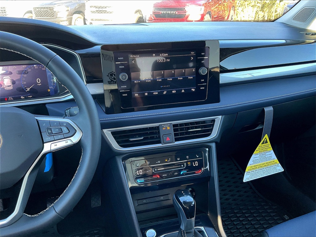 2025 Volkswagen Taos 1.5T SEL - Photo 13
