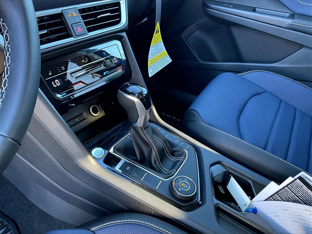 2025 Volkswagen Taos 1.5T SEL - Photo 14