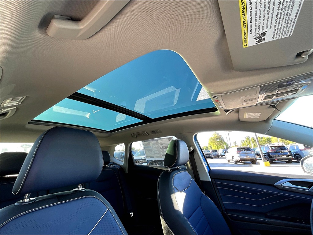 2025 Volkswagen Taos 1.5T SEL - Photo 18
