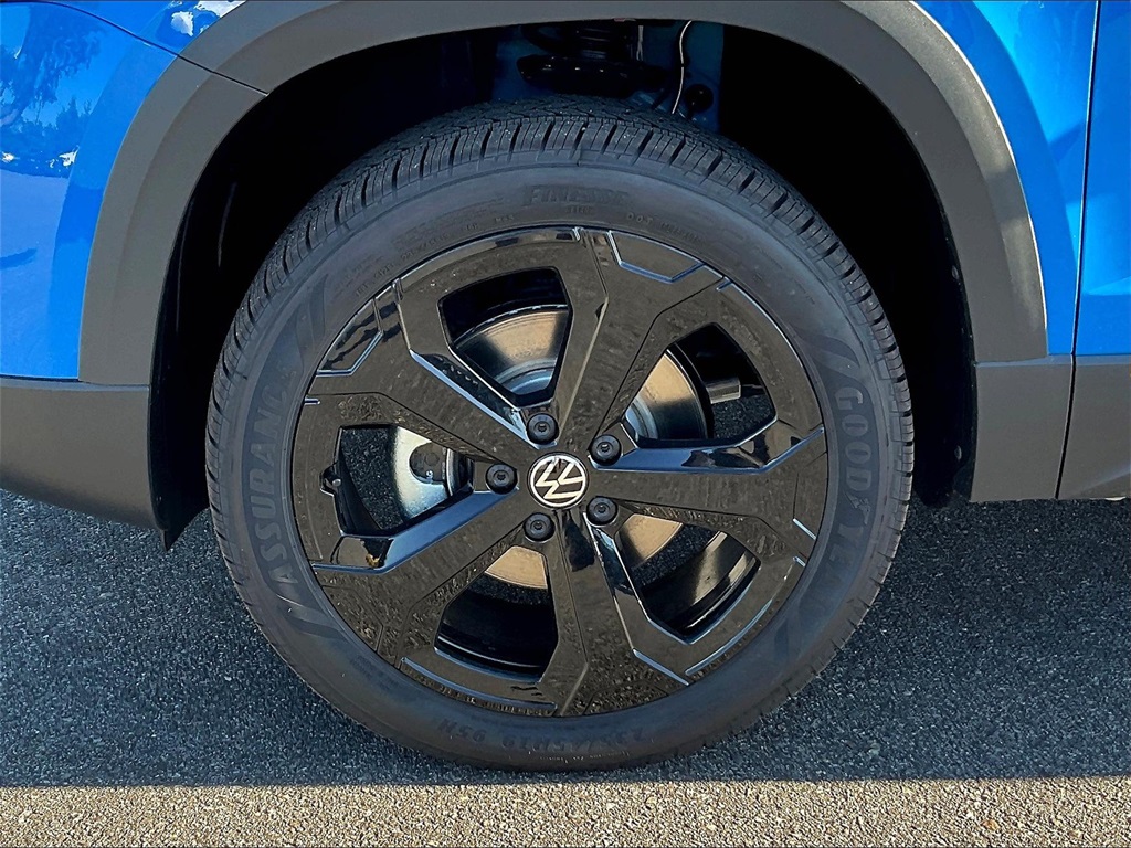 2025 Volkswagen Taos 1.5T SEL - Photo 8