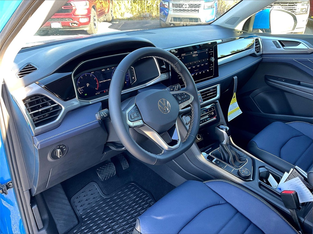 2025 Volkswagen Taos 1.5T SEL - Photo 9