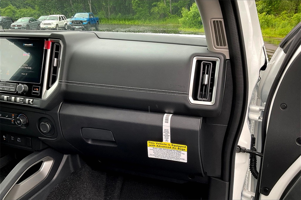 2025 Nissan Frontier SV - Photo 13