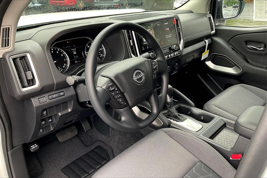 2025 Nissan Frontier SV - Photo 8