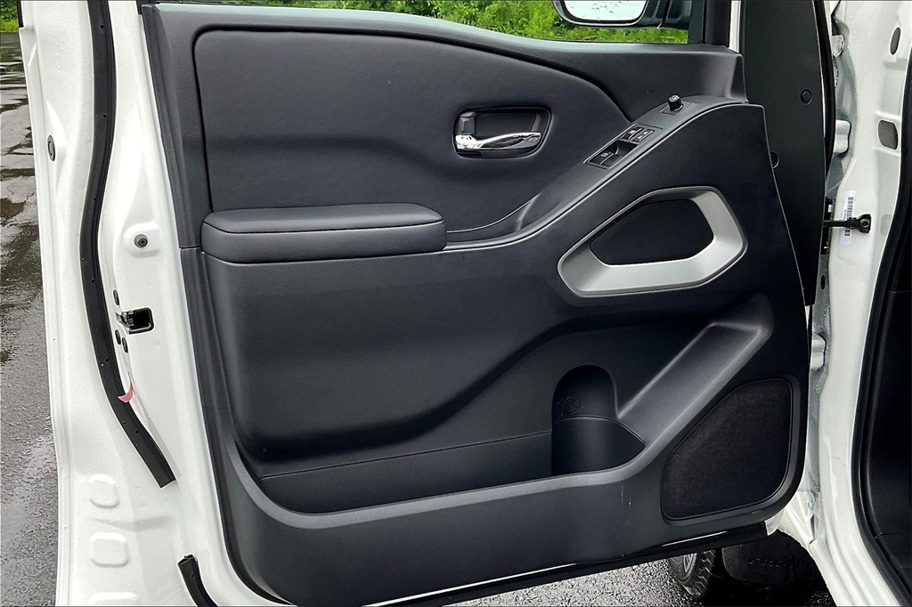 2025 Nissan Frontier SV - Photo 9