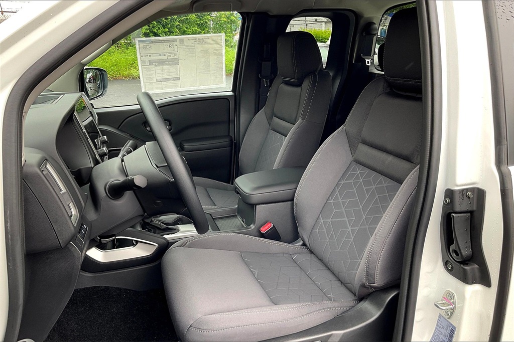 2025 Nissan Frontier SV - Photo 10