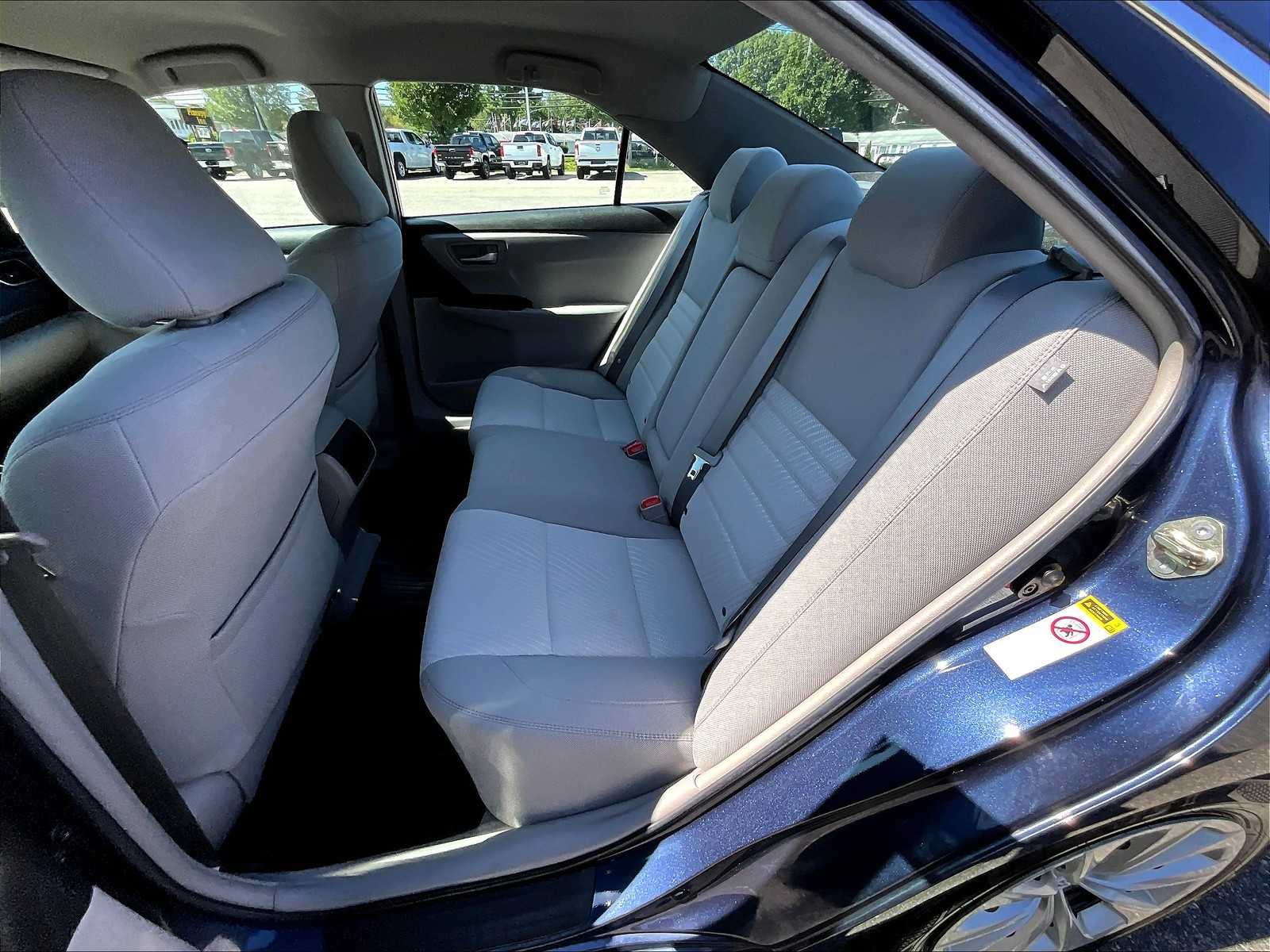 2016 Toyota Camry LE - Photo 15