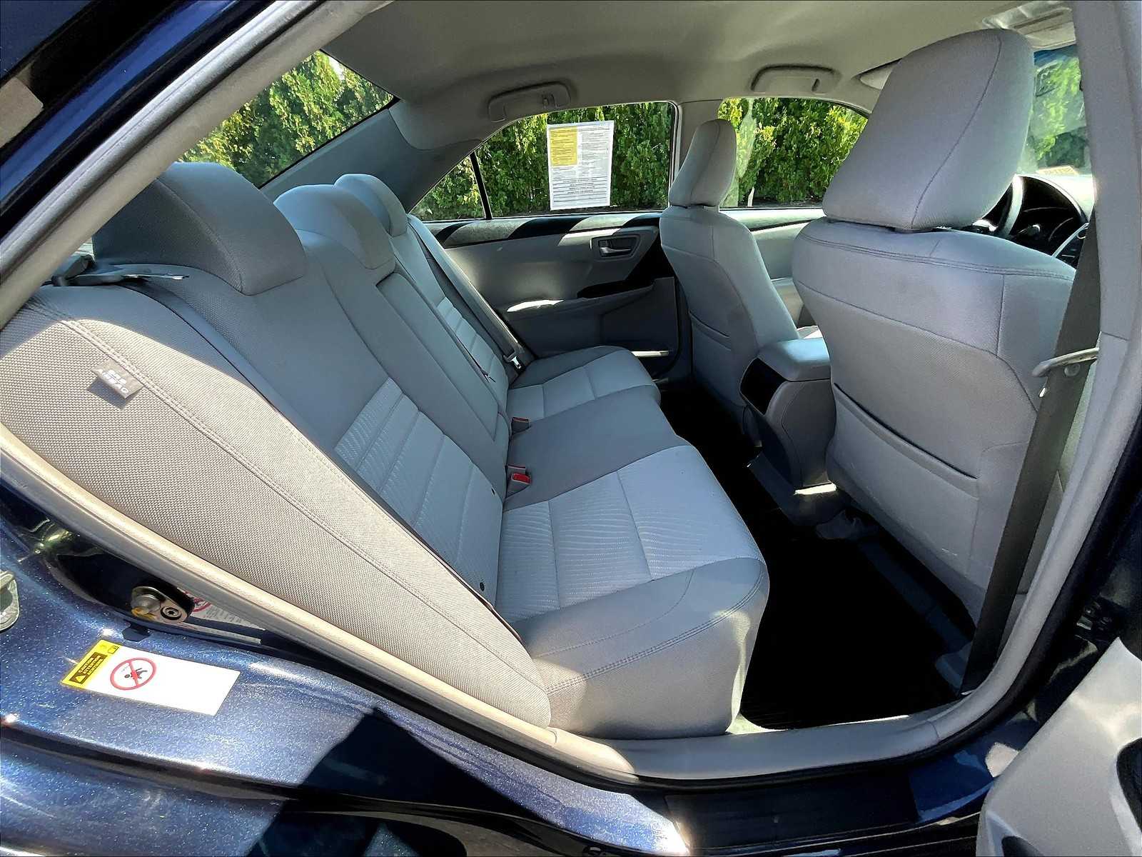 2016 Toyota Camry LE - Photo 16