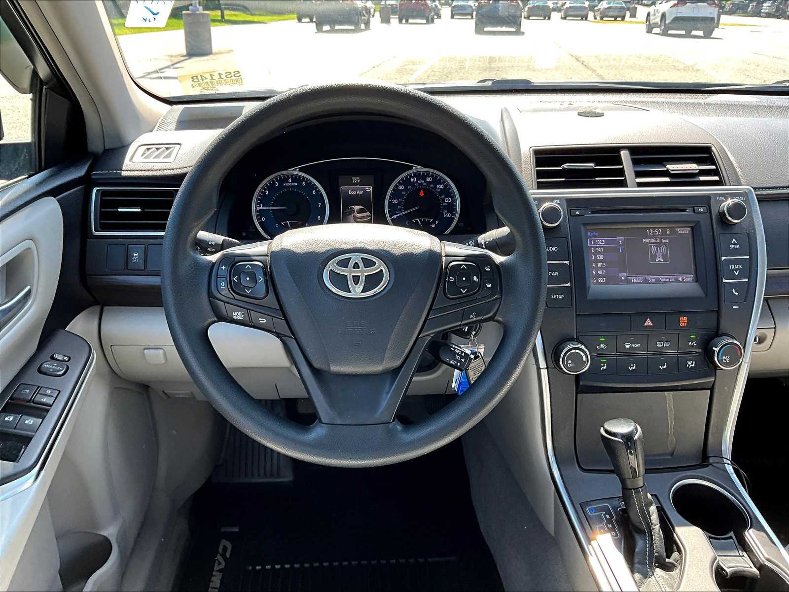 2016 Toyota Camry LE - Photo 17