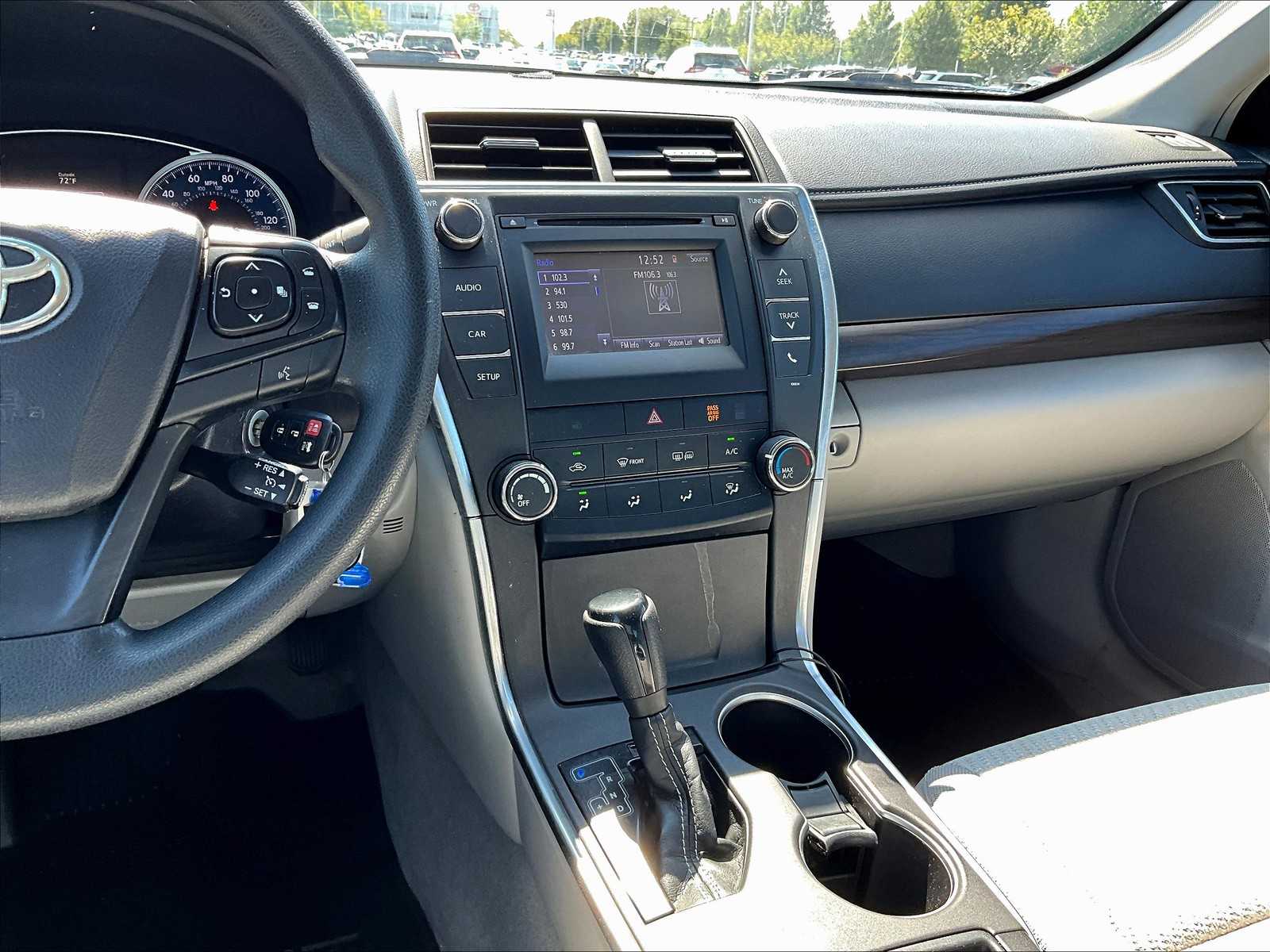 2016 Toyota Camry LE - Photo 18