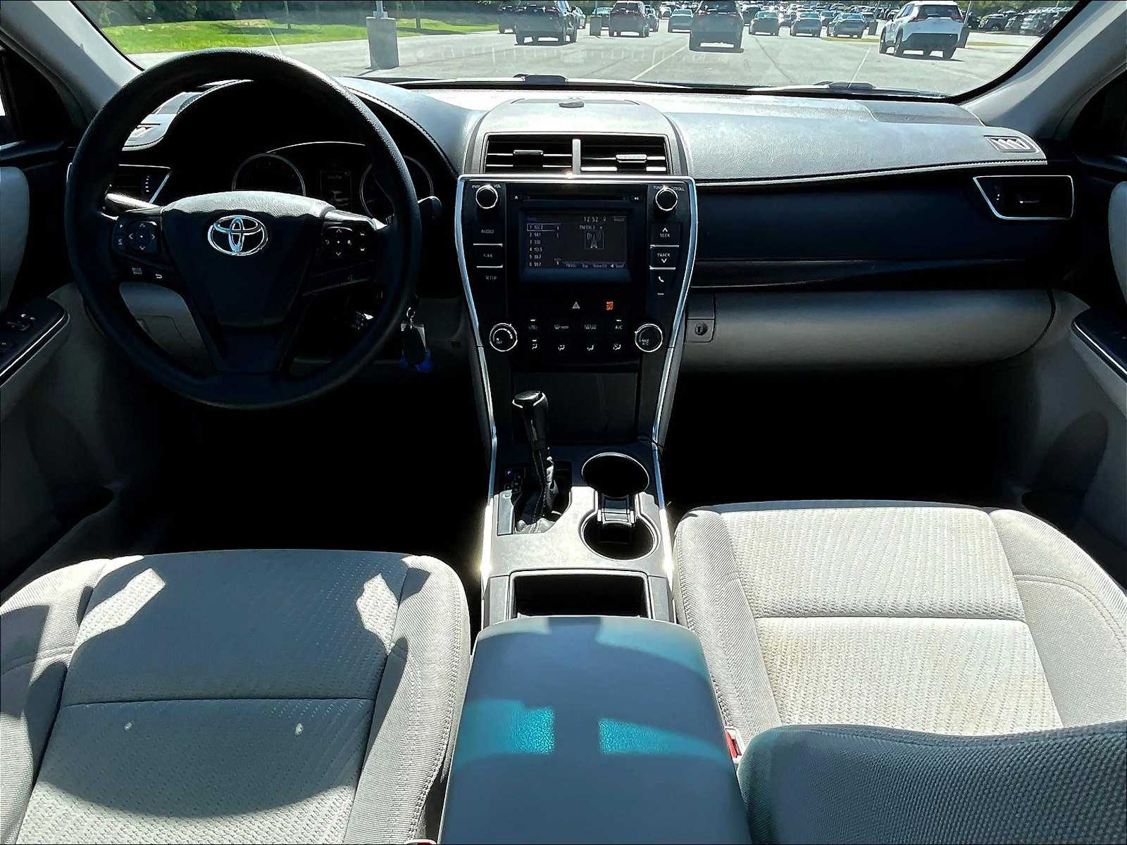 2016 Toyota Camry LE - Photo 21