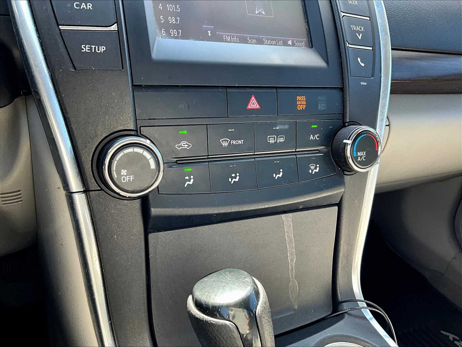 2016 Toyota Camry LE - Photo 26