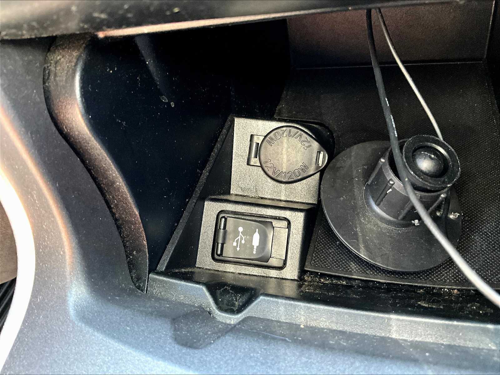 2016 Toyota Camry LE - Photo 27