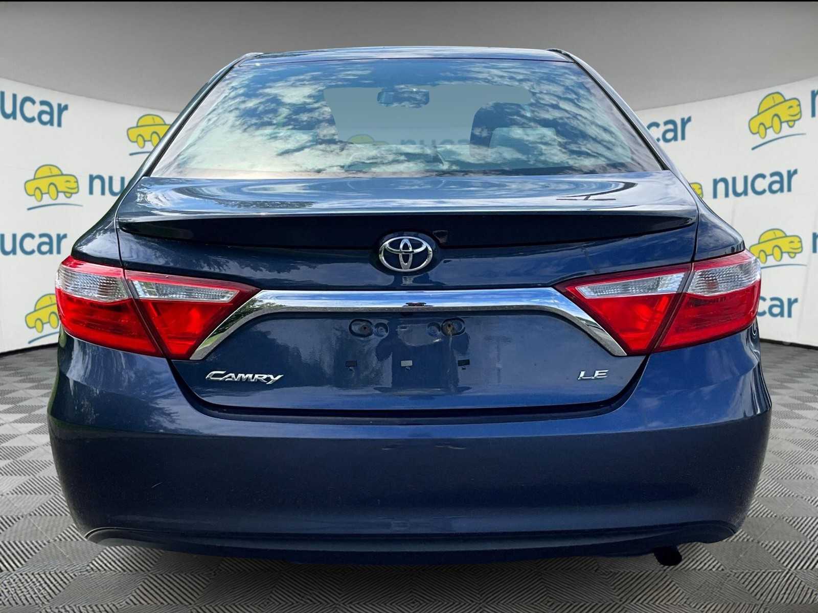 2016 Toyota Camry LE - Photo 3
