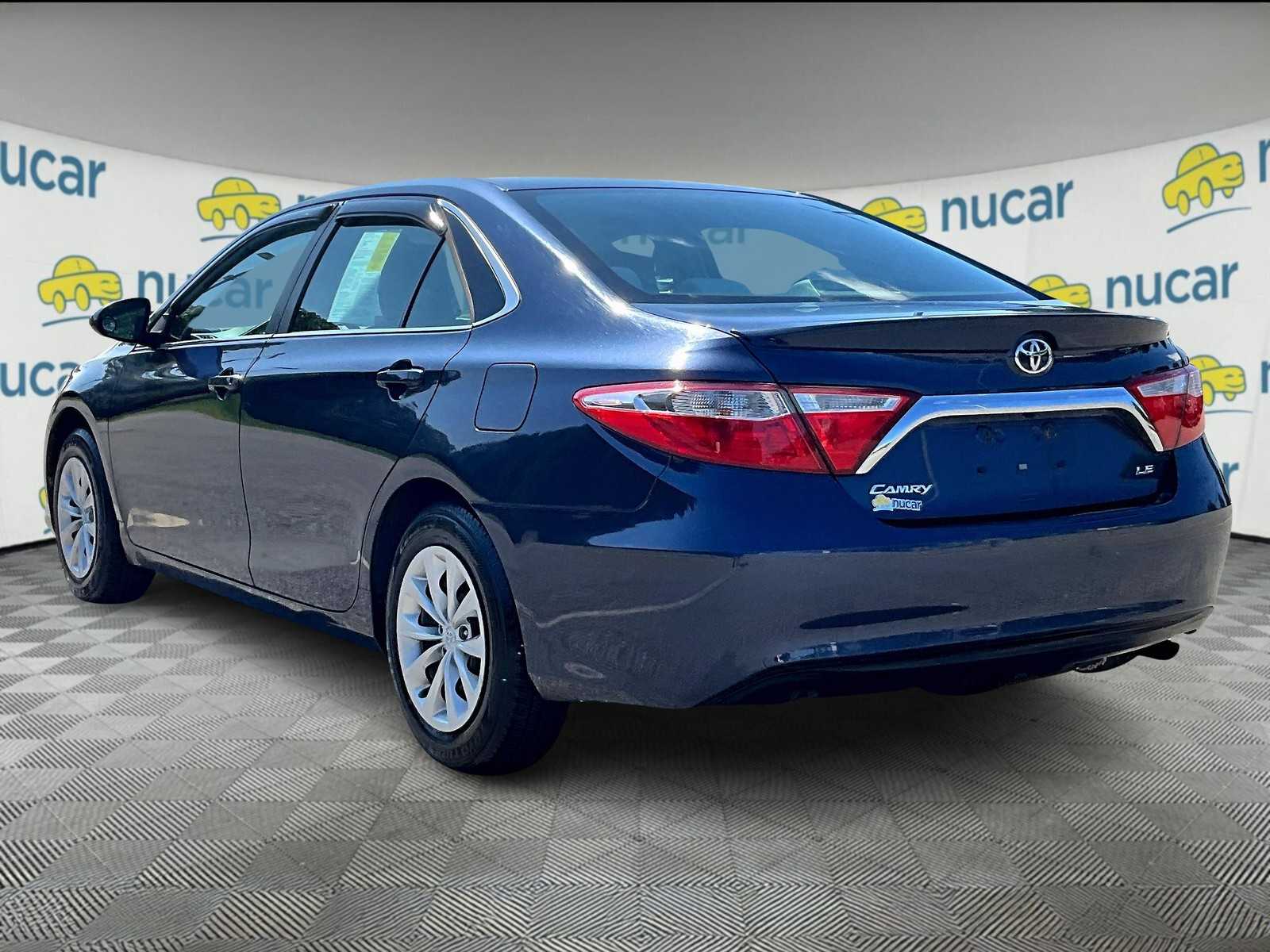 2016 Toyota Camry LE - Photo 4
