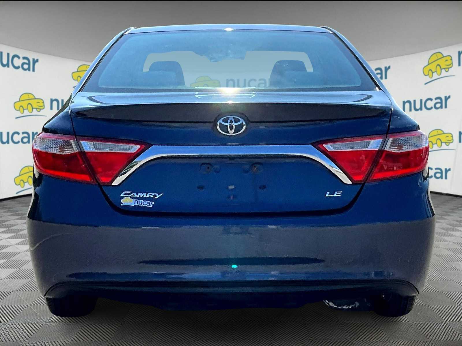 2016 Toyota Camry LE - Photo 5