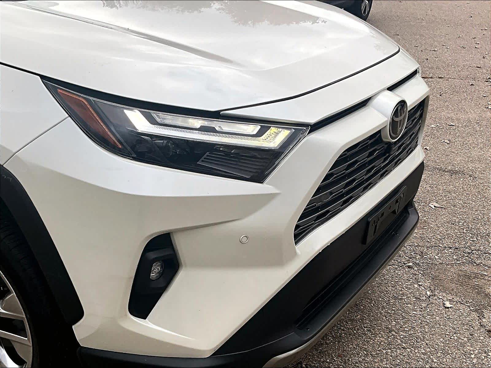 2022 Toyota RAV4 Limited - Photo 5