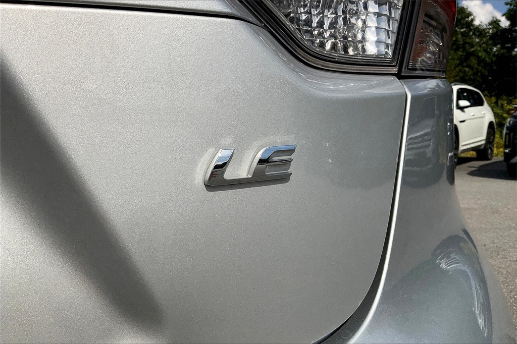 2022 Toyota Corolla LE - Photo 25