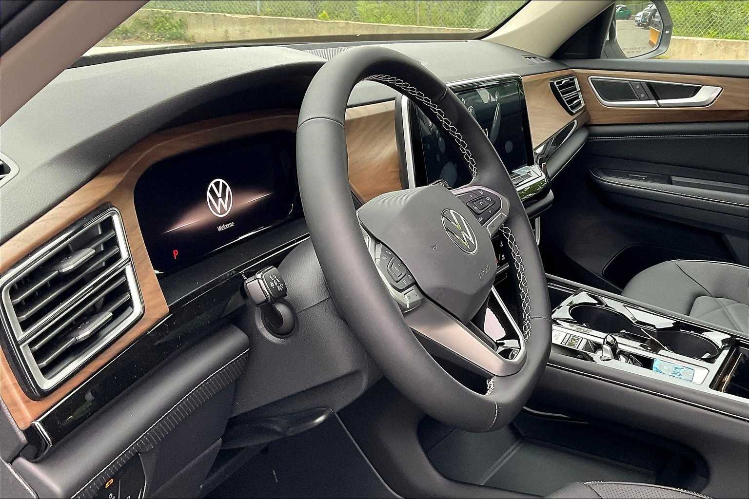 2025 Volkswagen Atlas 2.0T SE w/Technology - Photo 9