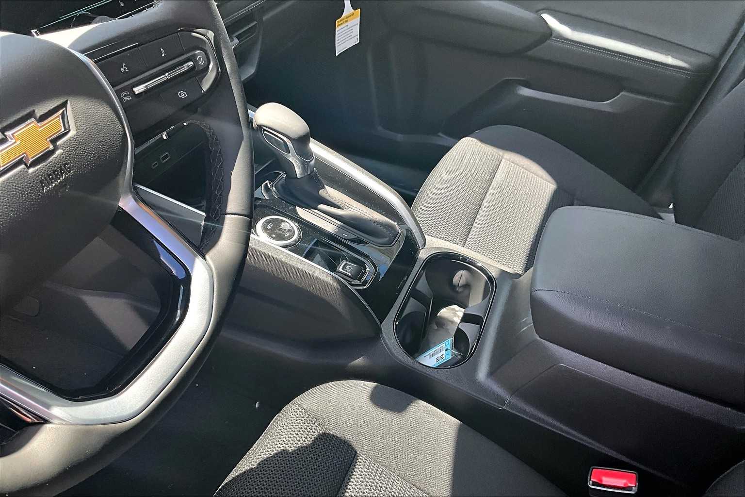 2025 Chevrolet Colorado 4WD LT - Photo 14