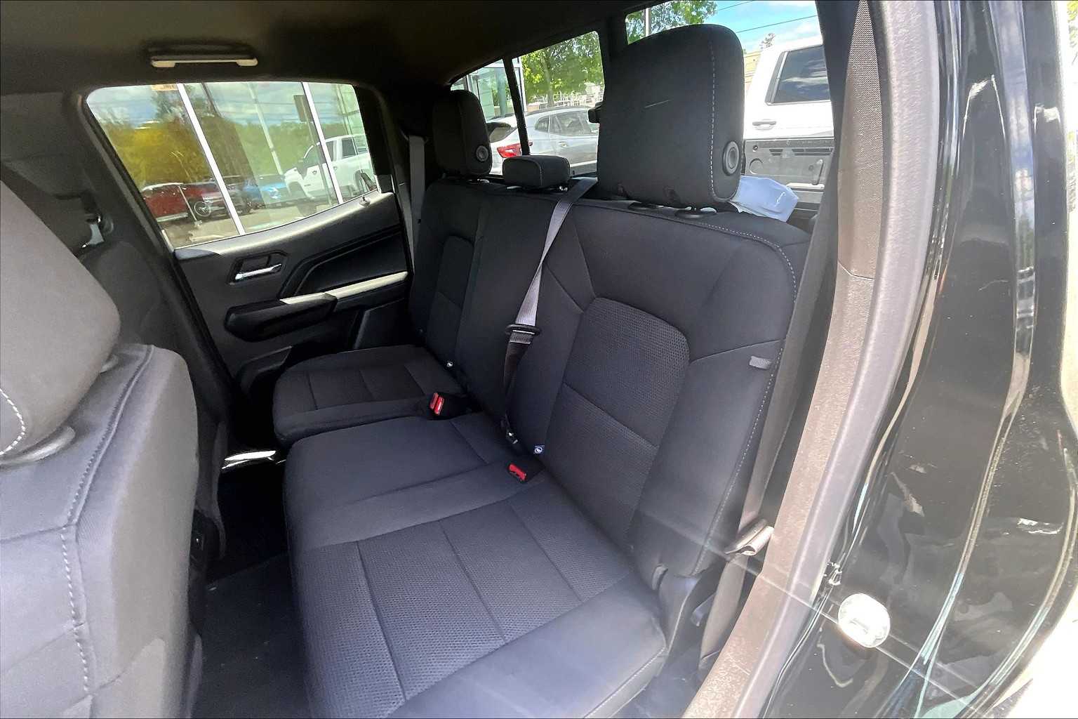 2025 Chevrolet Colorado 4WD LT - Photo 15
