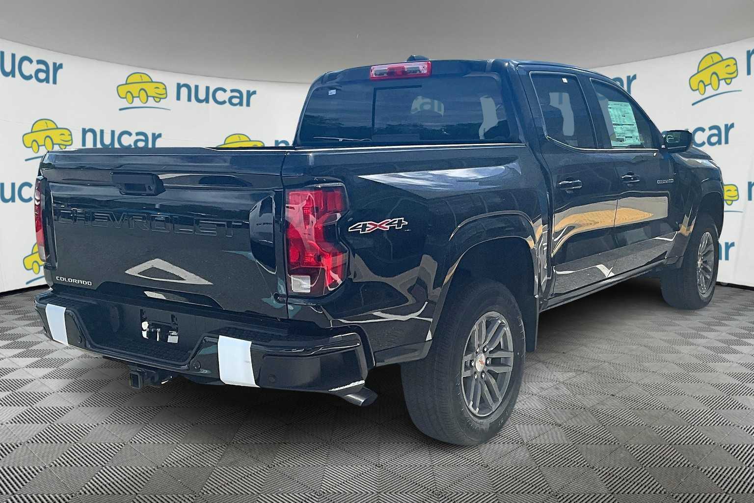 2025 Chevrolet Colorado 4WD LT - Photo 7