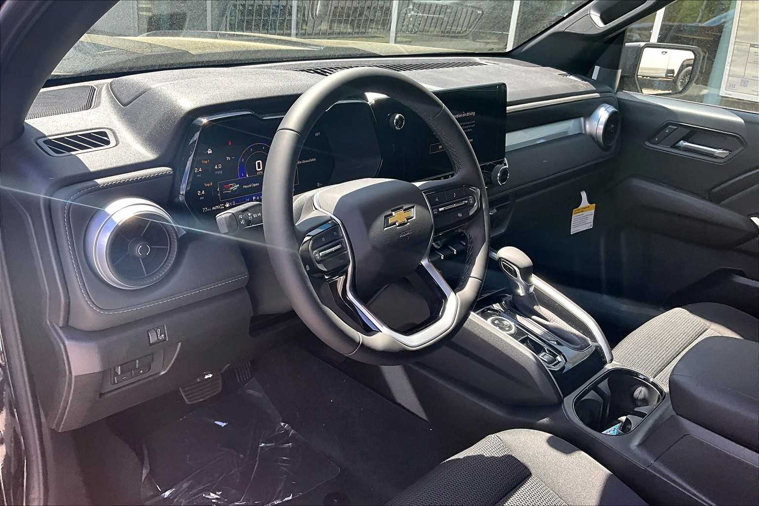 2025 Chevrolet Colorado 4WD LT - Photo 9