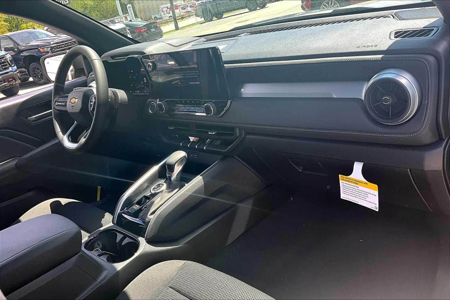 2025 Chevrolet Colorado 4WD LT - Photo 10