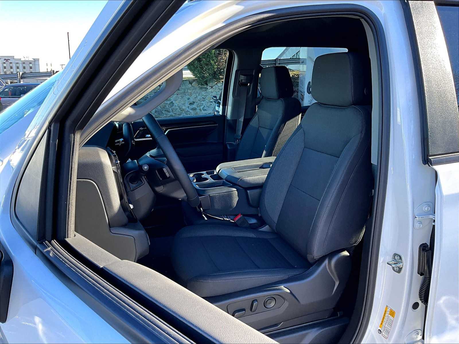 2025 Chevrolet Silverado 1500 LT - Photo 11