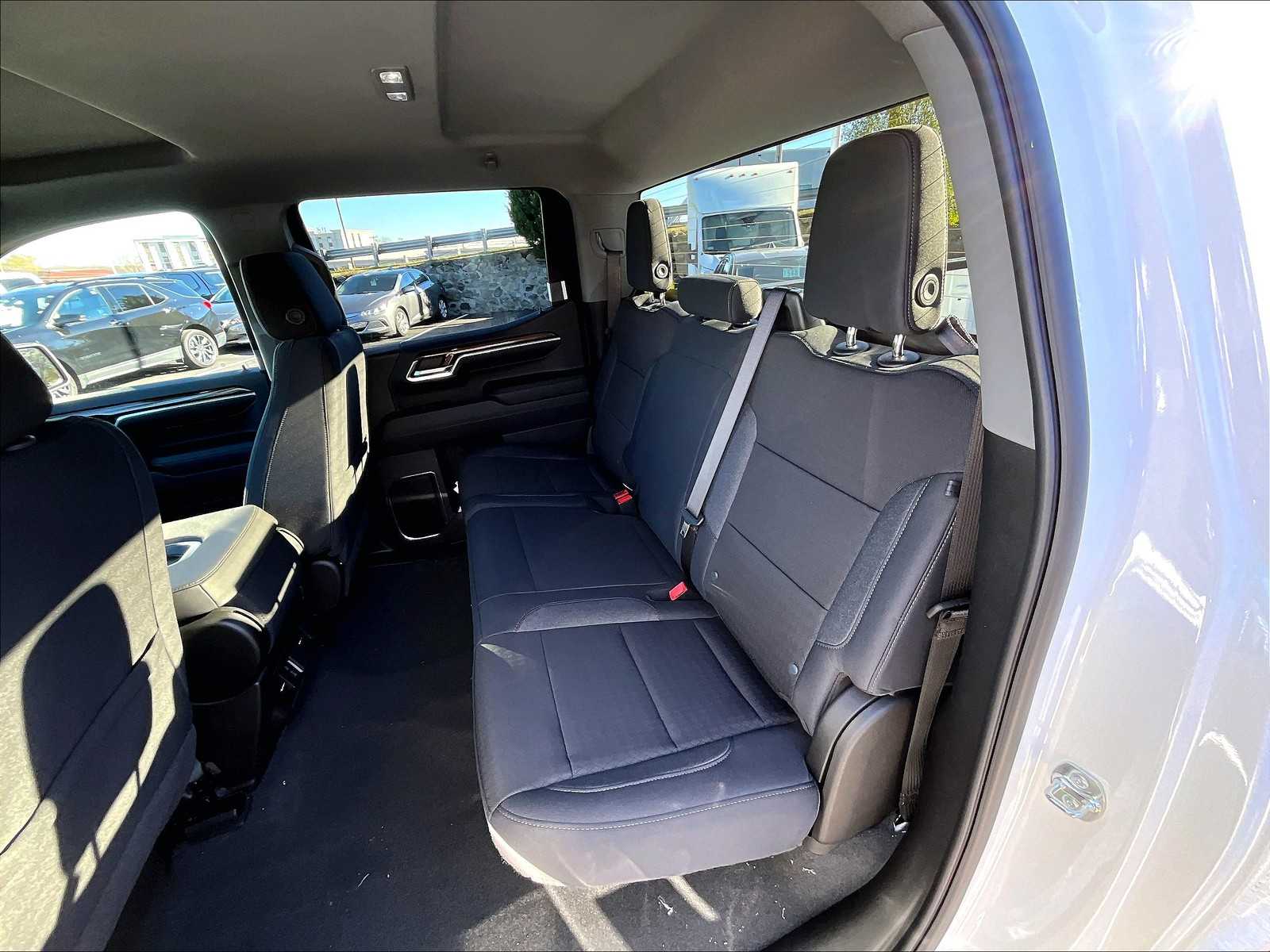 2025 Chevrolet Silverado 1500 LT - Photo 15