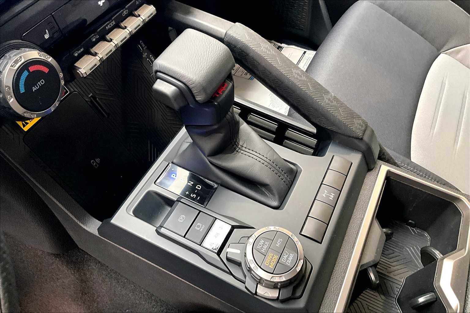2025 Toyota Tacoma TRD Off Road - Photo 14