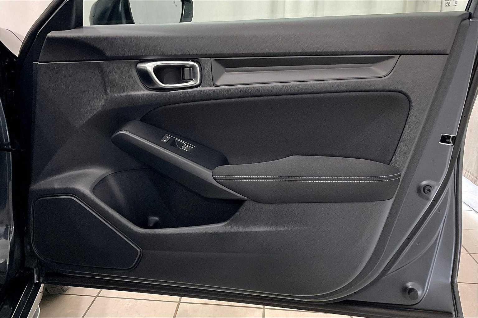 2025 Honda Civic Hatchback Sport - Photo 12