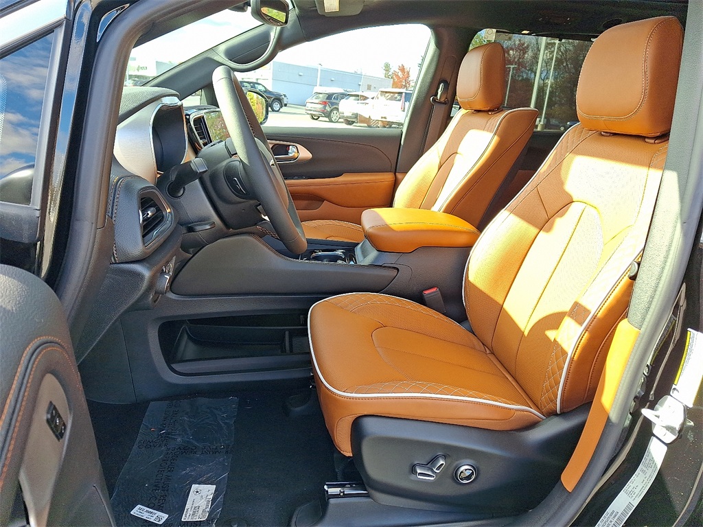 2026 Chrysler Pacifica Pinnacle - Photo 11