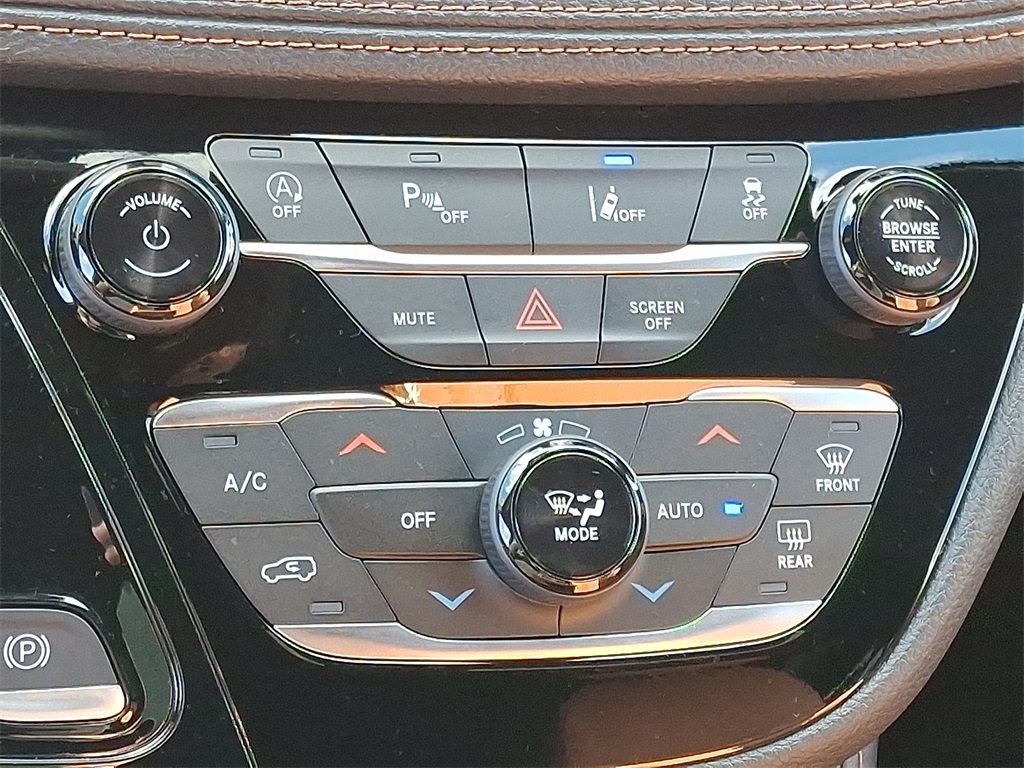 2026 Chrysler Pacifica Pinnacle - Photo 14