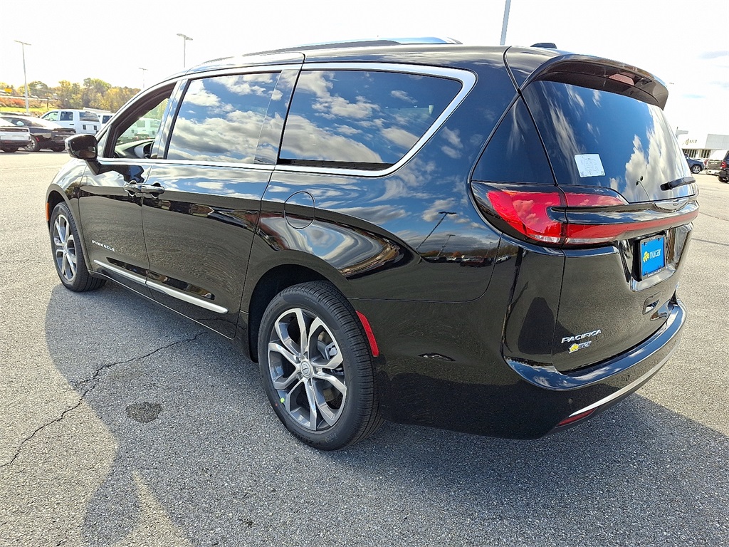 2026 Chrysler Pacifica Pinnacle - Photo 3