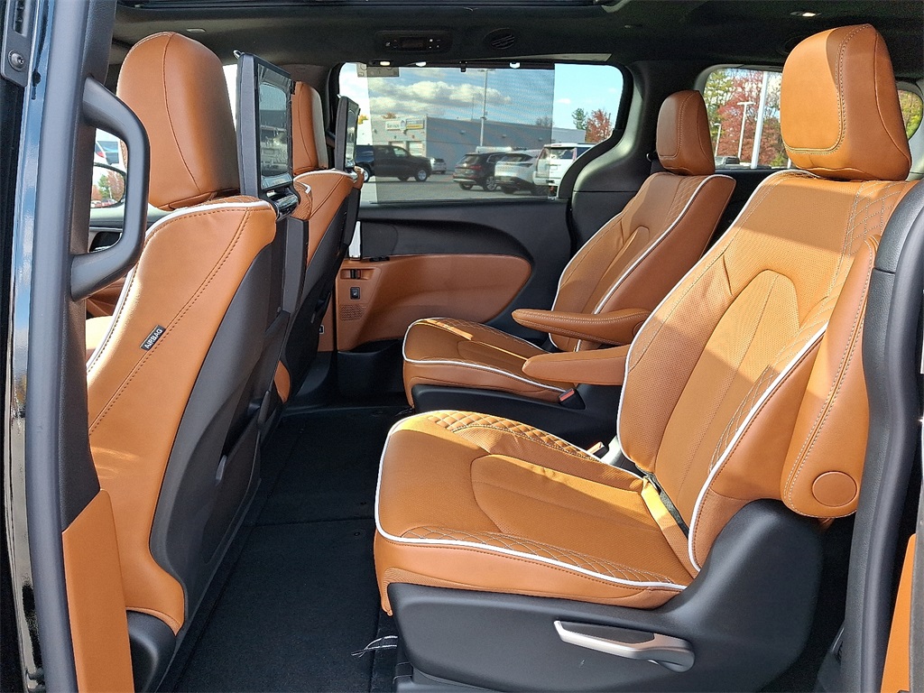 2026 Chrysler Pacifica Pinnacle - Photo 6