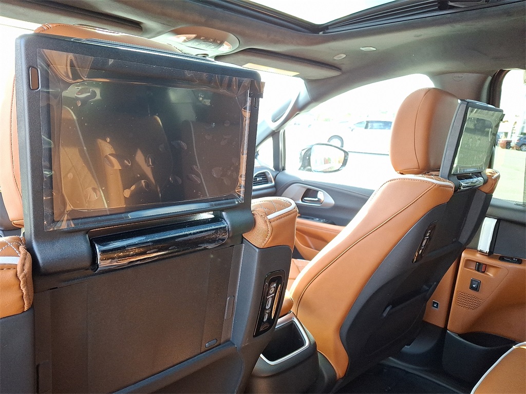 2026 Chrysler Pacifica Pinnacle - Photo 8