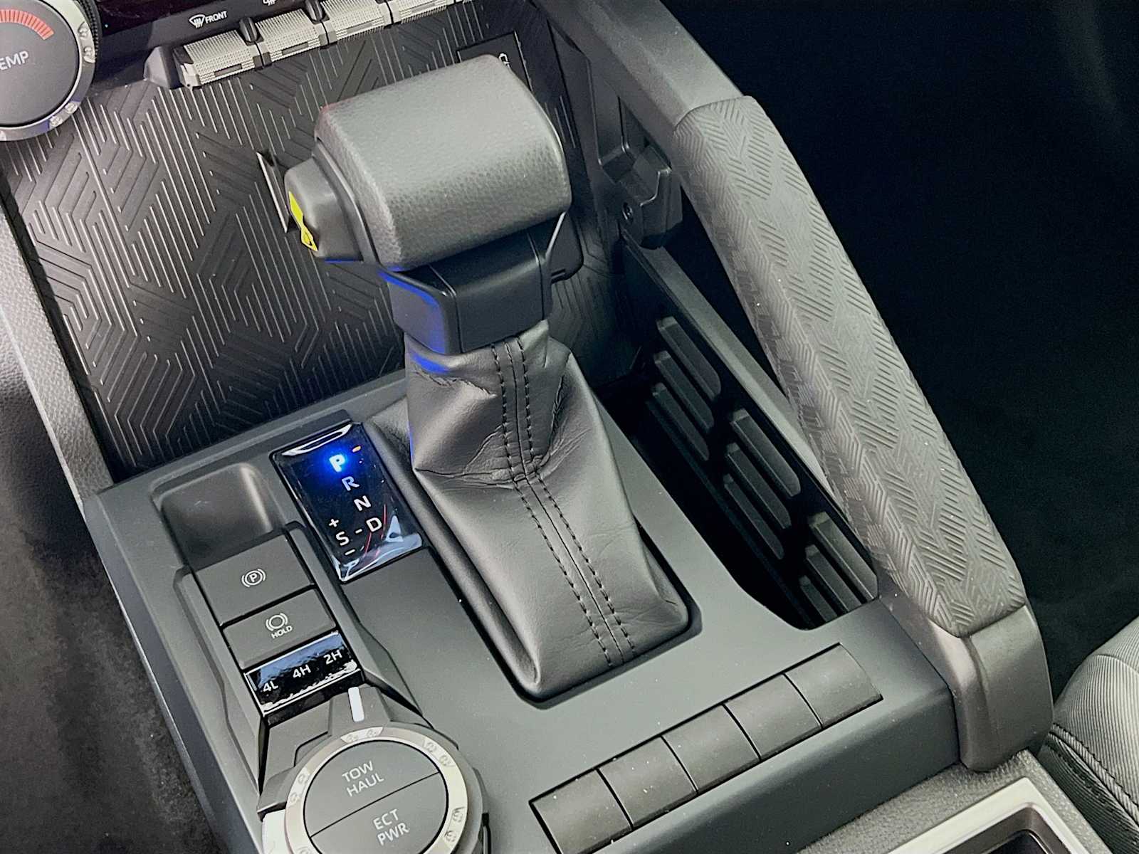 2025 Toyota Tacoma SR5 - Photo 11